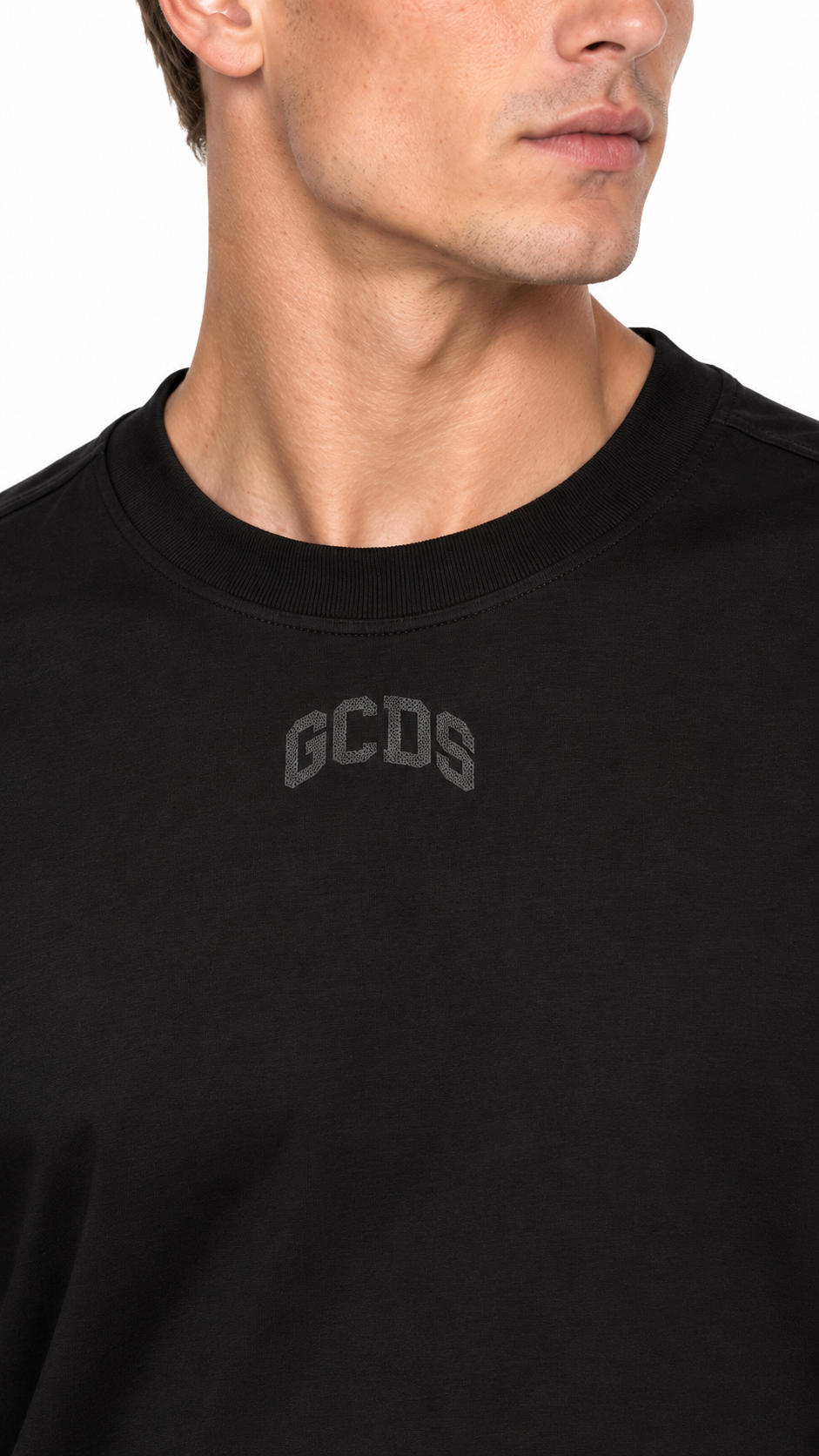 GCDS Black Arch — חולצת שרוול ארוך שחורה עם לוגו קשת בחזה ובגב.