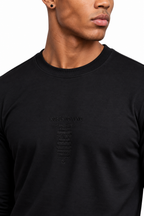 Roberto Vino Black Signature — חולצת שרוול ארוך שחורה עם עיצוב בחזה.